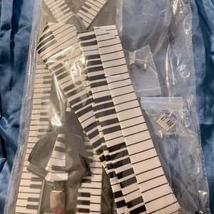 Tie, suspenders cuff links in a Piano print